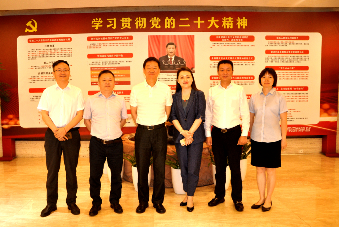 四川xcsports集团党委书记、董事长任丁调研花园宾馆