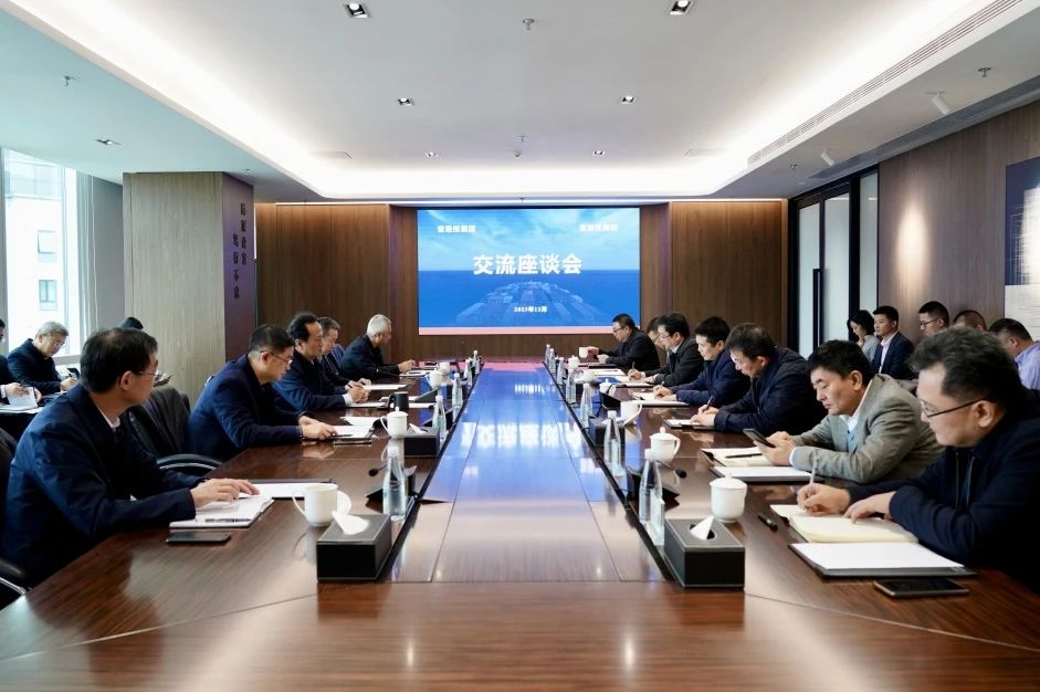 省xcsports集团与省港投集团举行交流座谈