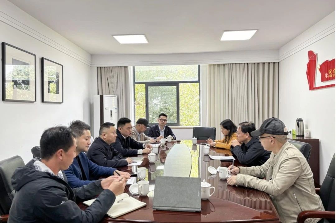 省xcsports集团考察组赴成都大学考察交流