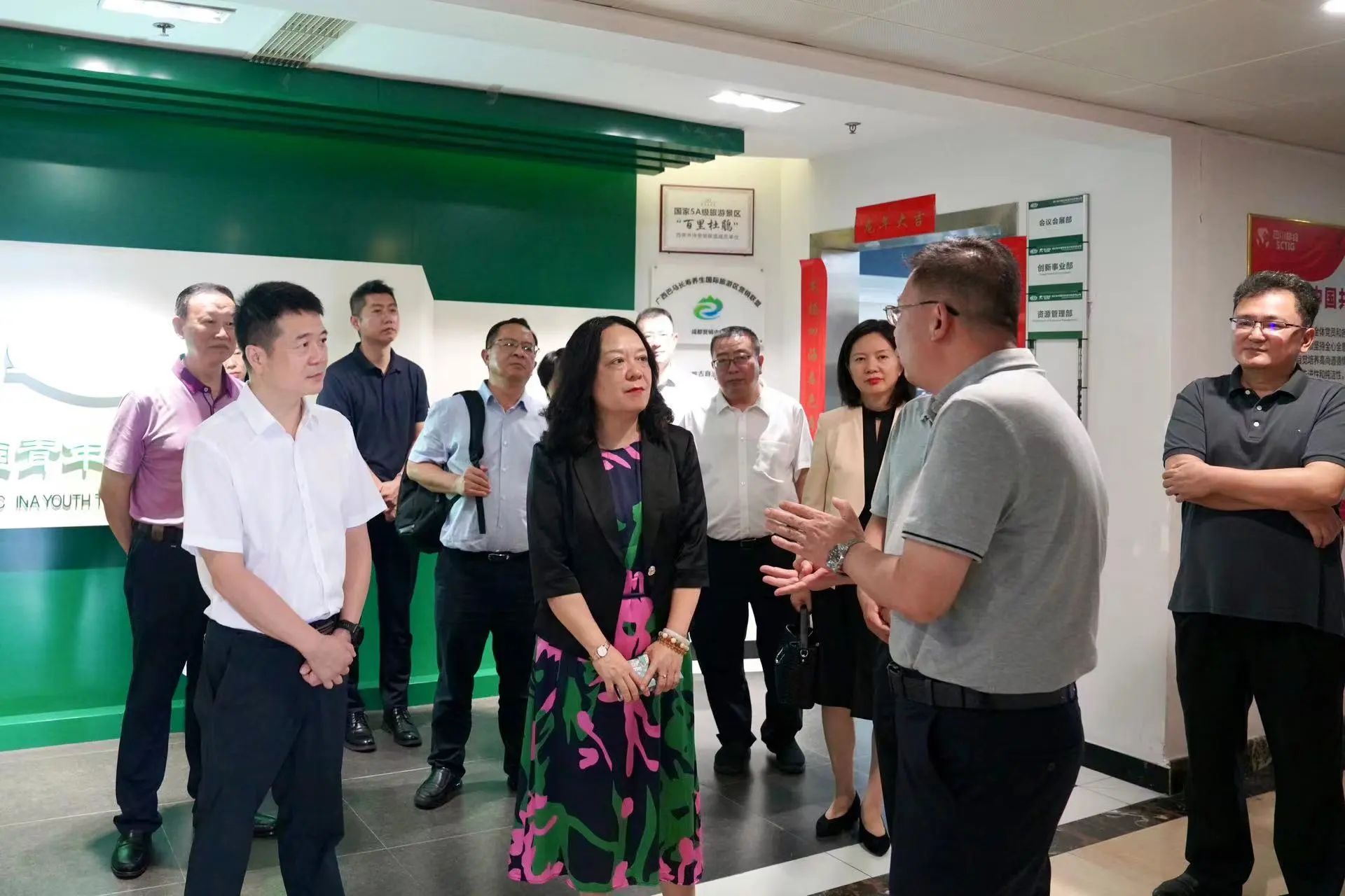 省委外办主任张涛一行赴省xcsports集团调研指导事情