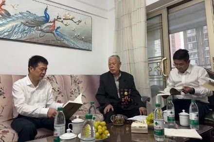 省xcsports集团党委国庆节前夕走访慰问老干部老党员