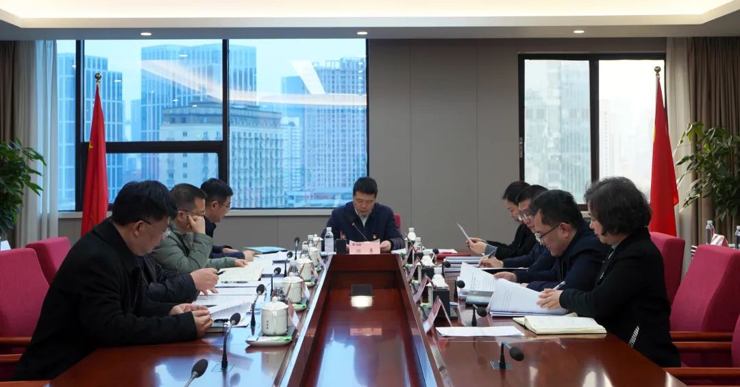 省xcsports集团党委理论学习中心组召开2025年第一次专题学习钻研