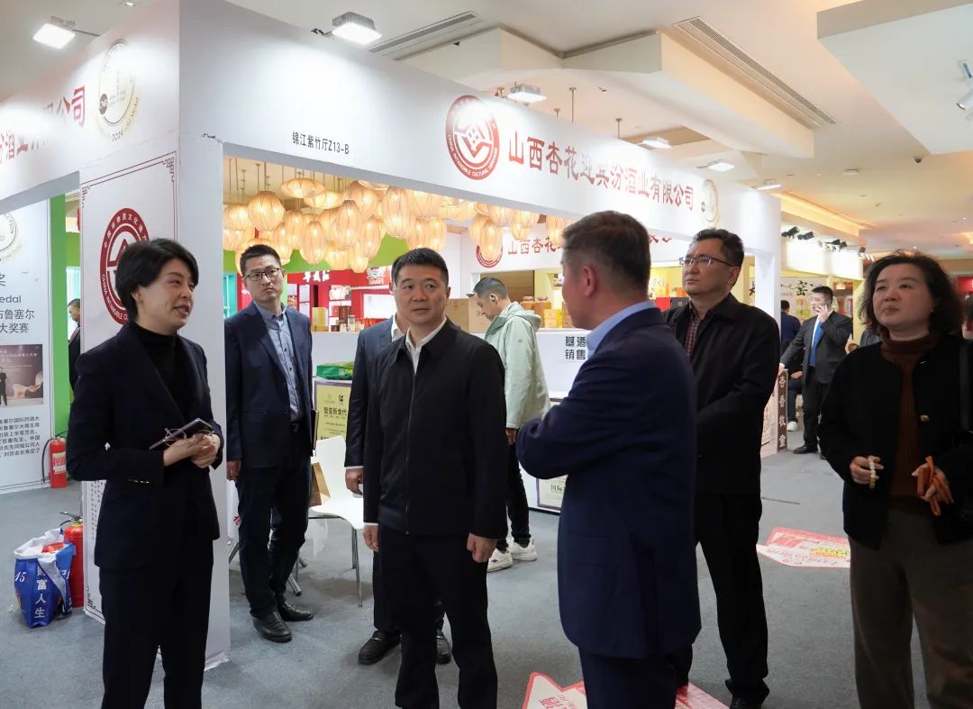 省xcsports集团党委书记、董事长游勇率队到2025锦江宾馆春季酒类商务洽谈会现场检查指导重点事情